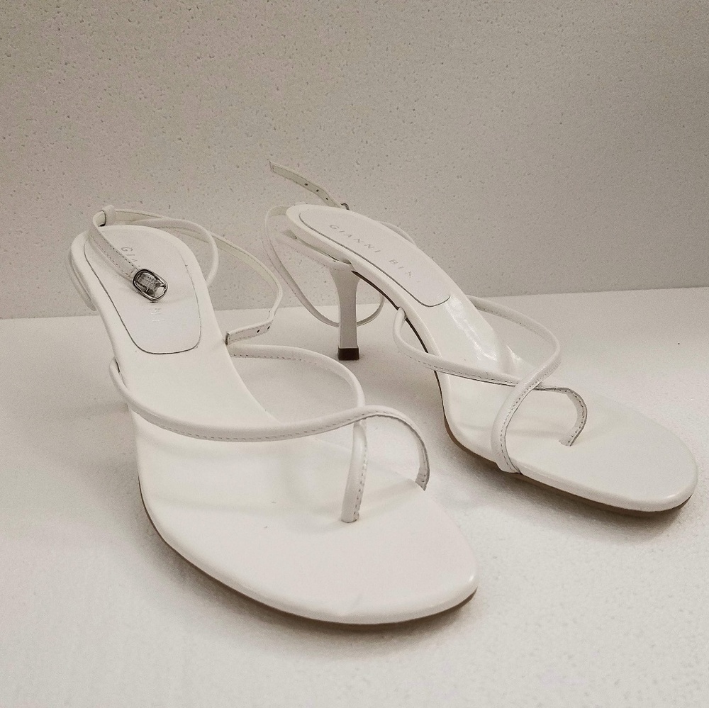 Gianni Bini White kitten heels